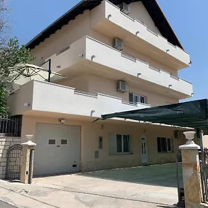 apartmani-sandra-kastela.splithotels.org/